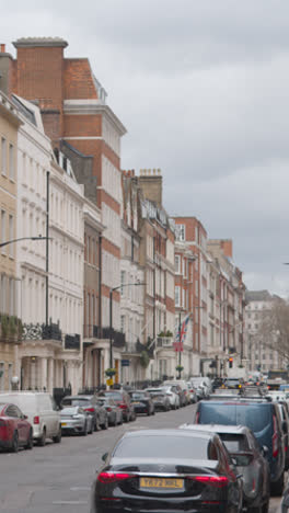 Vertikales-Video-Von-Büro--Und-Wohngebäuden-In-Der-Grosvenor-Street-Mayfair-In-London